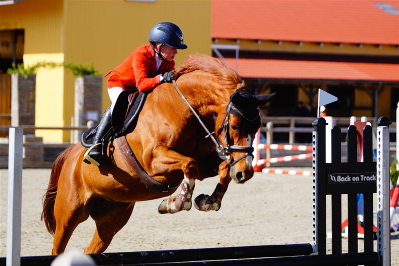 Kathi V / Christian Cassøe (11 år) fejlfri 2 runder i første udendørsstævne 2023.